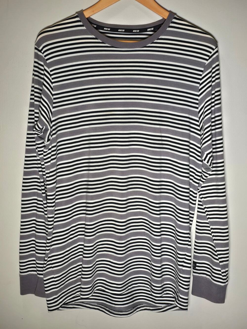 Nike SB Dri-FIT Striped Long Sleeve Skate Shirt Mens Medium Grey Black White
